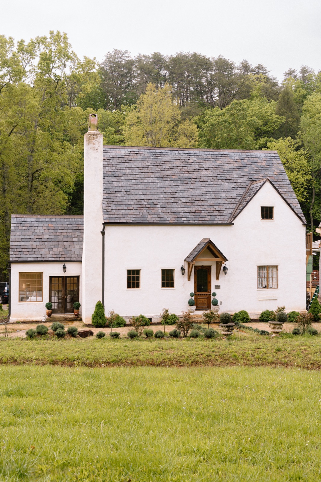 Traditional Cloudland Station home with a slate roof and woodland backdrop